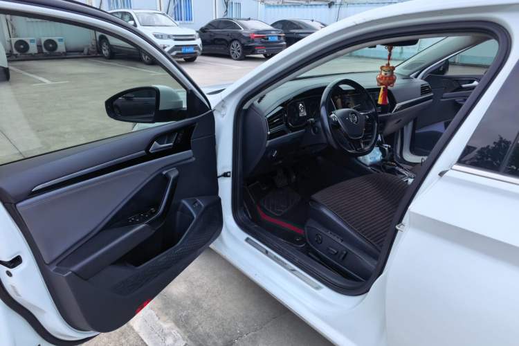 Used Volkswagen Sagitar 2019 280TSI DSG Luxury Version China VI Standard Driver Seat