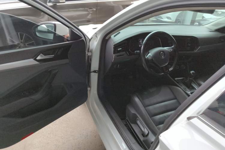 Used Volkswagen Sagitar 2019 200TSI Manual Comfort Version China VI Standard Driver Seat