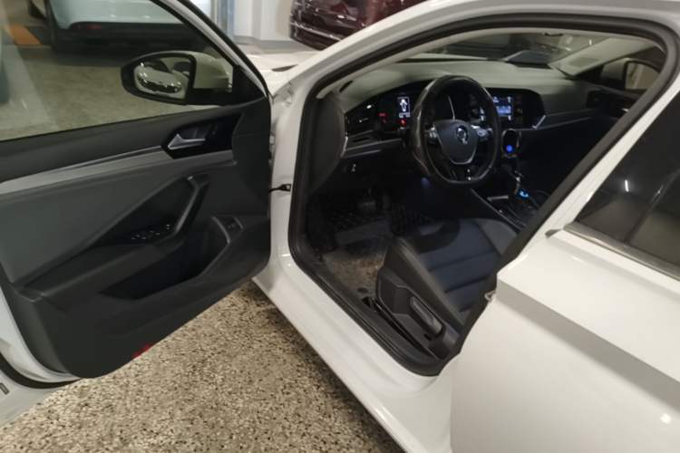 Used Volkswagen Sagitar 2019 200TSI DSG Comfort Version China VI Standard Driver Seat