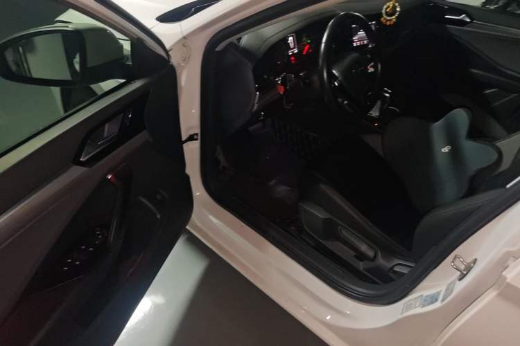 Used Volkswagen Sagitar 2019 200TSI DSG Comfort Version China VI Standard Driver Seat