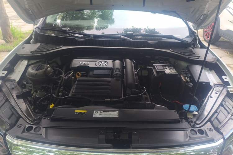 Used Volkswagen Sagitar 2019 280TSI DSG Luxury Version China VI Standard Engine Bay