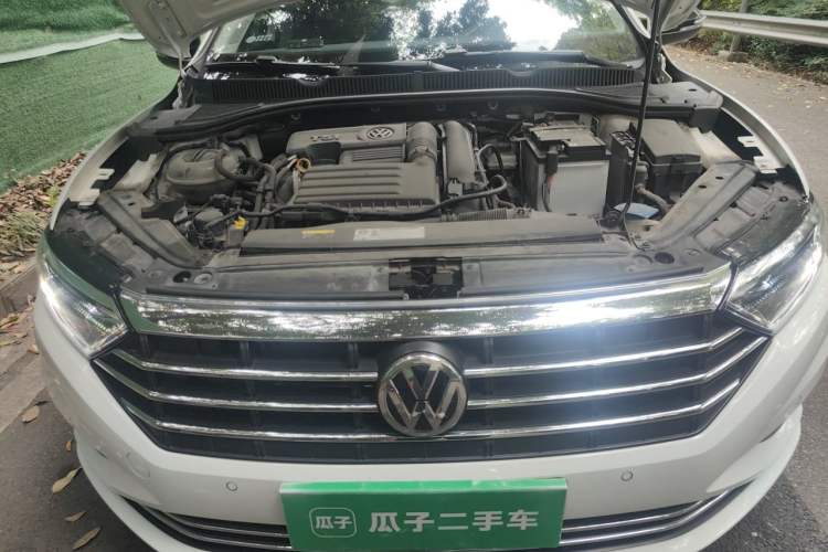 Used Volkswagen Sagitar 2019 280TSI DSG Luxury Version China VI Standard Engine Bay