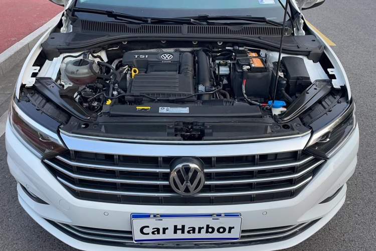 Used Volkswagen Sagitar 2019 280TSI DSG Luxury Version China VI Standard Engine Bay