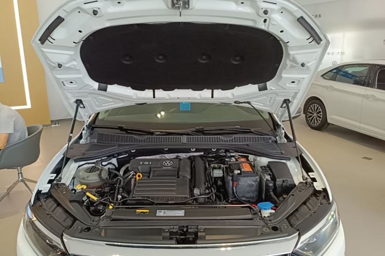 Used Volkswagen Sagitar 2019 280TSI DSG Luxury Version China VI Standard Engine Bay