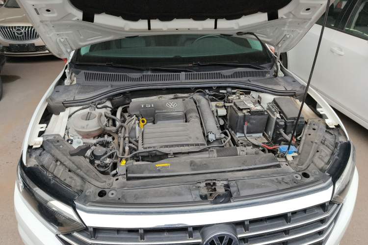 Used Volkswagen Sagitar 2019 200TSI Manual Comfort Version China VI Standard Engine Bay