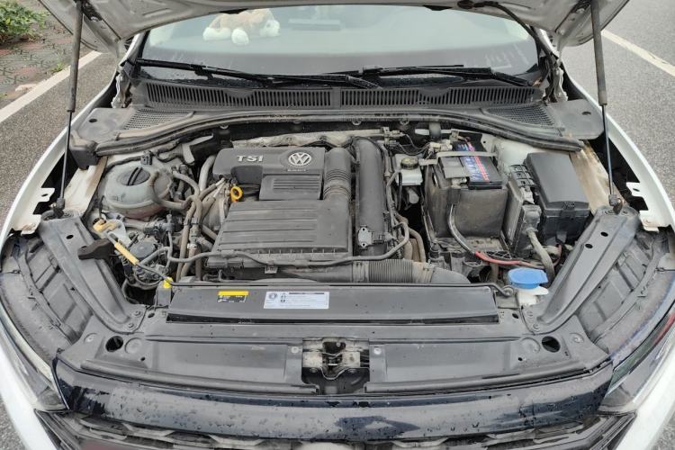 Used Volkswagen Sagitar 2019 200TSI Manual Comfort Version China VI Standard Engine Bay