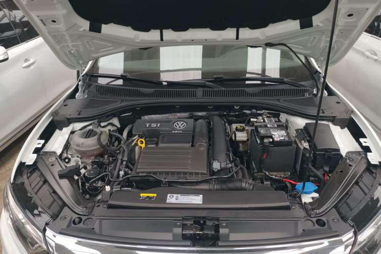 Used Volkswagen Sagitar 2019 200TSI DSG Comfort Version China VI Standard Engine Bay