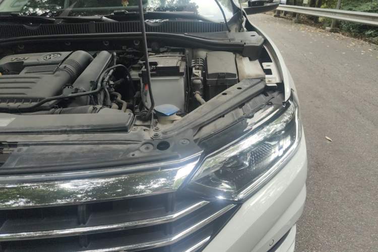 Used Volkswagen Sagitar 2019 280TSI DSG Luxury Version China VI Standard Engine Bay Left