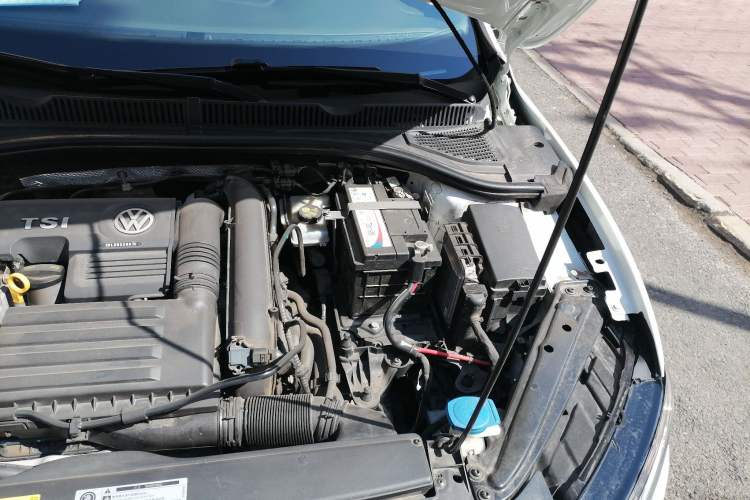 Used Volkswagen Sagitar 2019 200TSI DSG Comfort Version China VI Standard Engine Bay Left