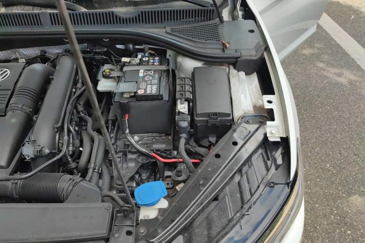 Used Volkswagen Sagitar 2019 280TSI DSG Luxury Version China VI Standard Engine Bay Left
