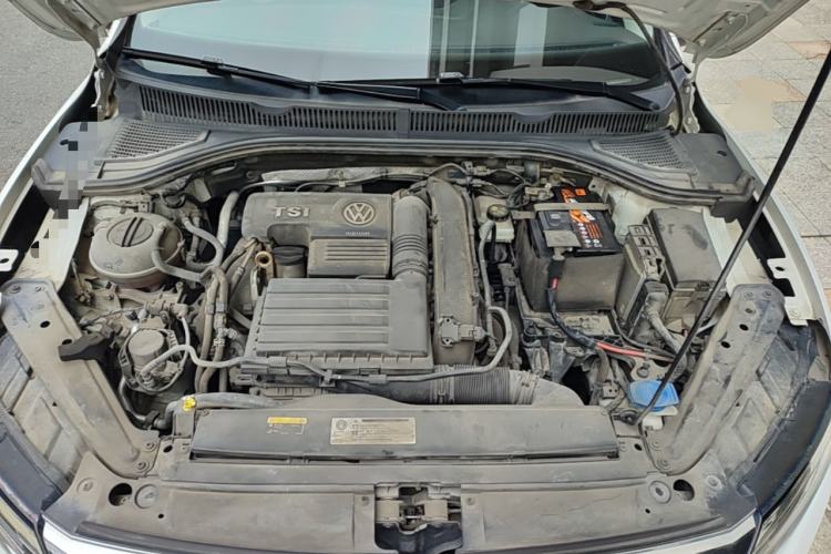 Used Volkswagen Sagitar 2019 280TSI DSG Luxury Version China VI Standard Engine Bay