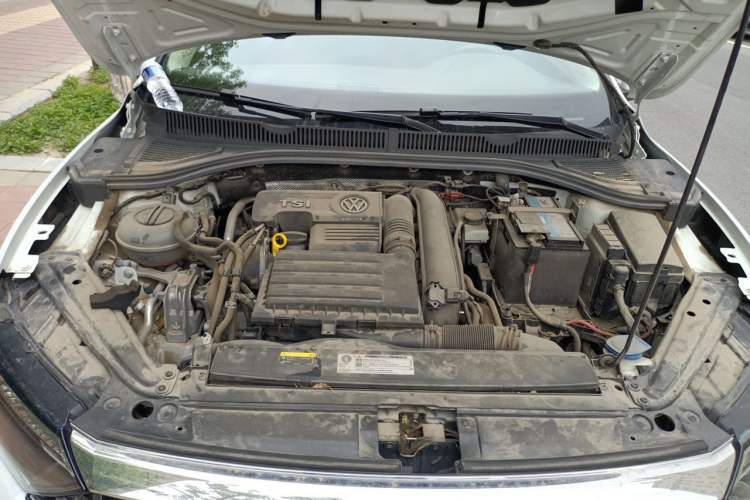 Used Volkswagen Sagitar 2019 280TSI DSG Luxury Version China VI Standard Engine Bay