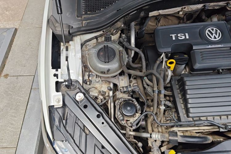 Used Volkswagen Sagitar 2019 200TSI DSG Comfort Version China VI Standard Engine Bay Right