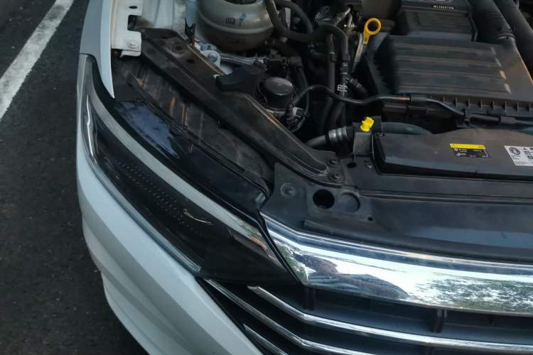 Used Volkswagen Sagitar 2019 200TSI DSG Comfort Version China VI Standard Engine Bay Right