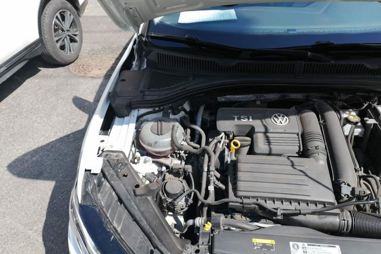 Used Volkswagen Sagitar 2019 200TSI DSG Comfort Version China VI Standard Engine Bay Right