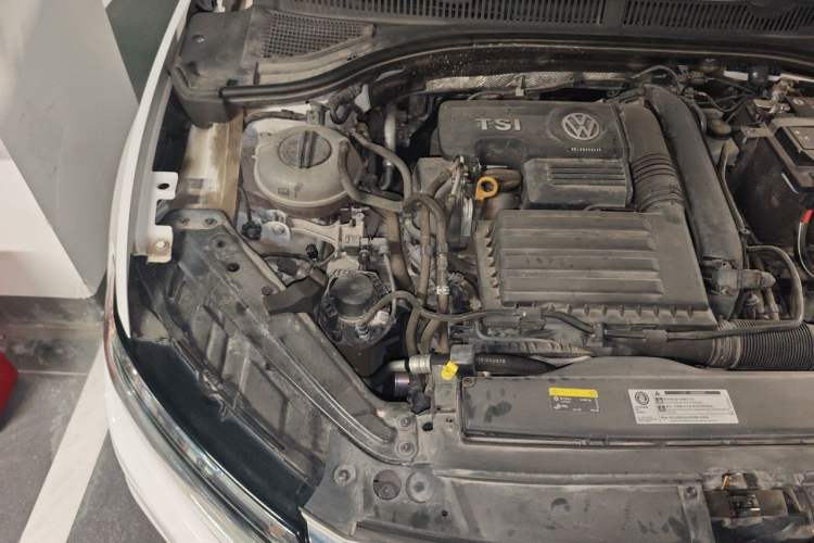 Used Volkswagen Sagitar 2019 200TSI DSG Comfort Version China VI Standard Engine Bay Right