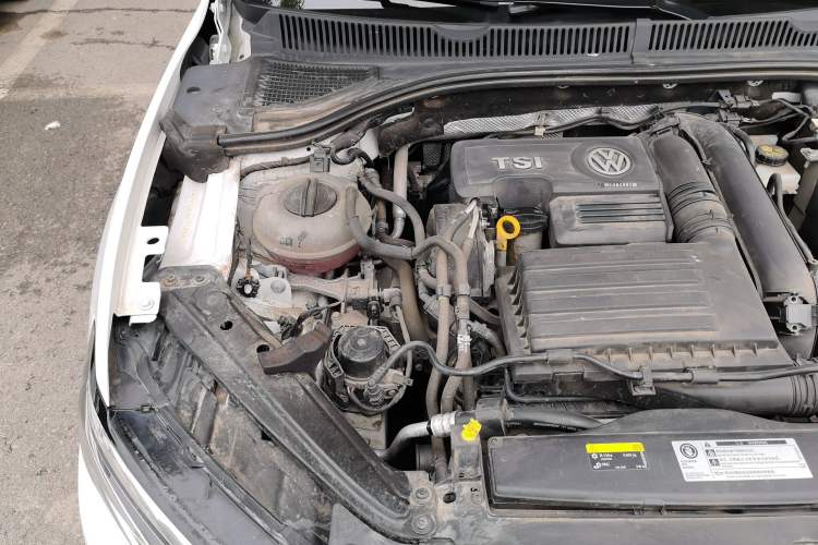 Used Volkswagen Sagitar 2019 200TSI DSG Comfort Version China VI Standard Engine Bay Right