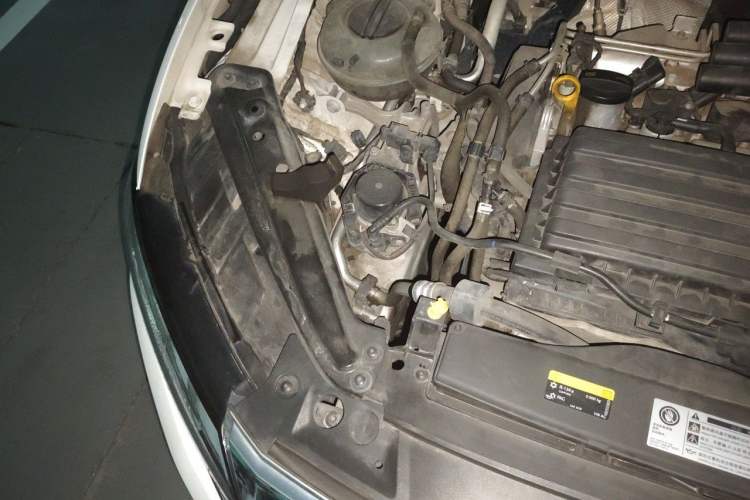Used Volkswagen Sagitar 2019 200TSI DSG Comfort Version China VI Standard Engine Bay Right