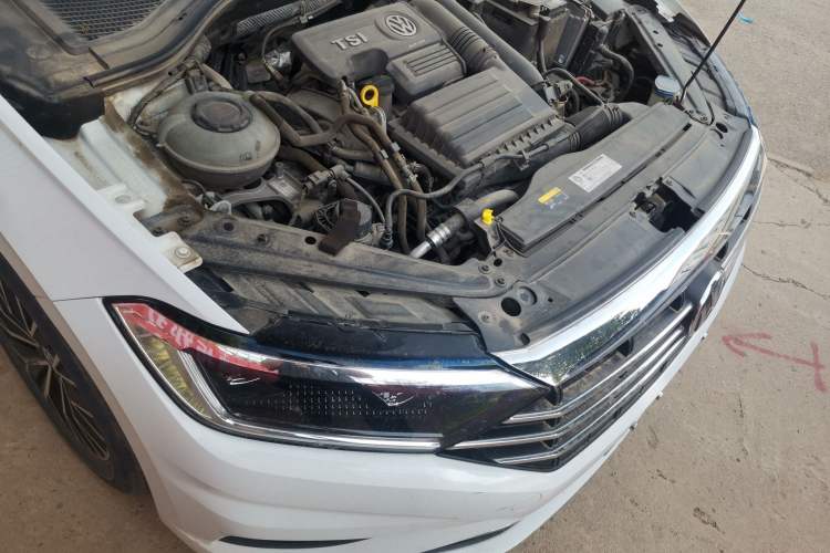 Used Volkswagen Sagitar 2019 200TSI DSG Comfort Version China VI Standard Engine Bay Right