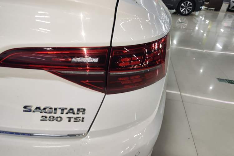 Used Volkswagen Sagitar 2019 280TSI DSG Luxury Version China VI Standard Exterior 3