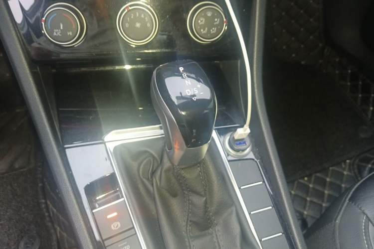 Used Volkswagen Sagitar 2019 200TSI DSG Comfort Version China VI Standard Gear Lever