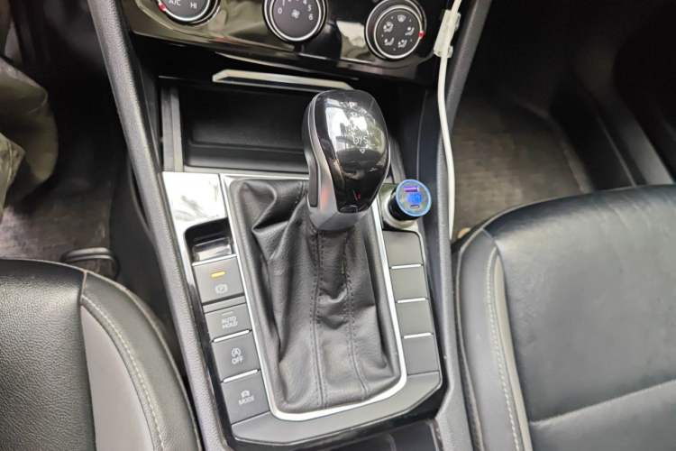 Used Volkswagen Sagitar 2019 200TSI DSG Comfort Version China VI Standard Gear Lever