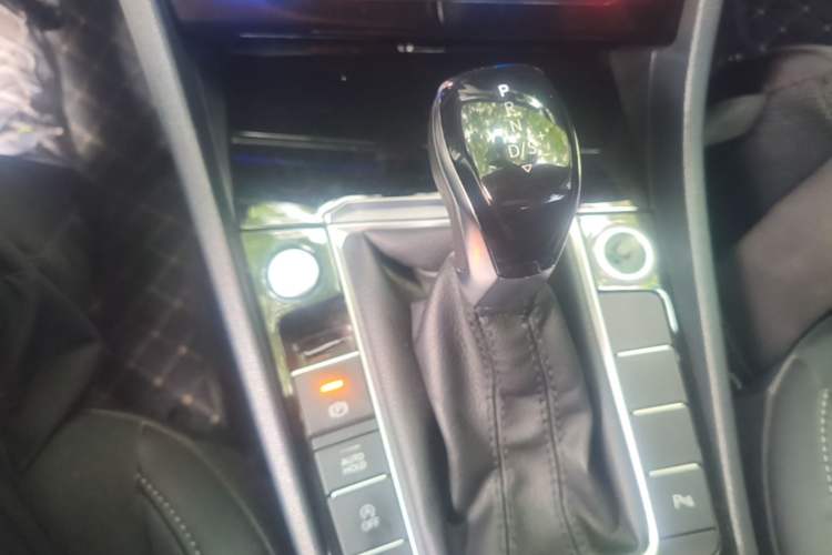 Used Volkswagen Sagitar 2019 280TSI DSG Luxury Version China VI Standard Gear Lever