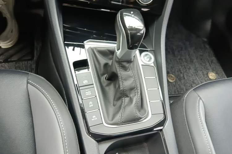 Used Volkswagen Sagitar 2019 200TSI DSG Comfort Version China VI Standard Gear Lever