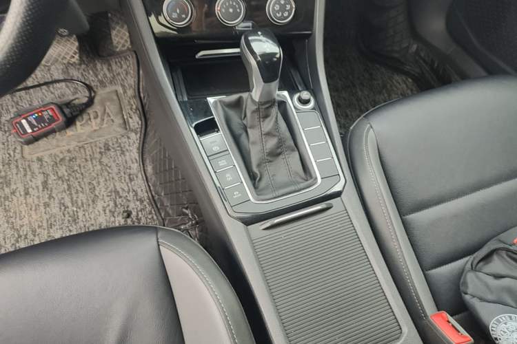 Used Volkswagen Sagitar 2019 200TSI DSG Comfort Version China VI Standard Gear Lever
