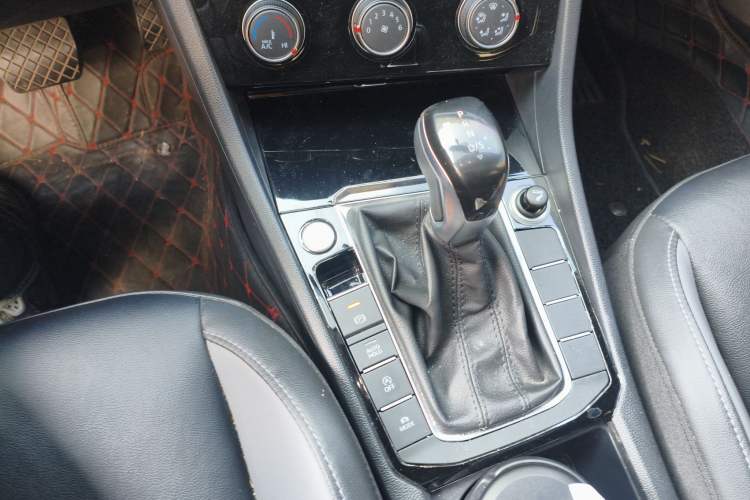 Used Volkswagen Sagitar 2019 200TSI DSG Comfort Version China VI Standard Gear Lever
