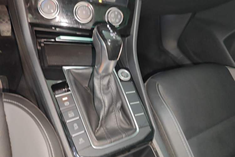 Used Volkswagen Sagitar 2019 280TSI DSG Comfort Version China VI Standard Gear Lever