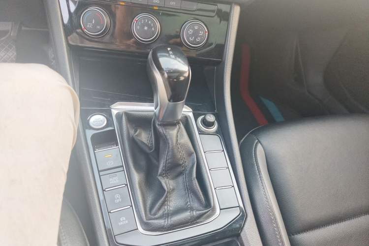 Used Volkswagen Sagitar 2019 200TSI DSG Comfort Version China VI Standard Gear Lever