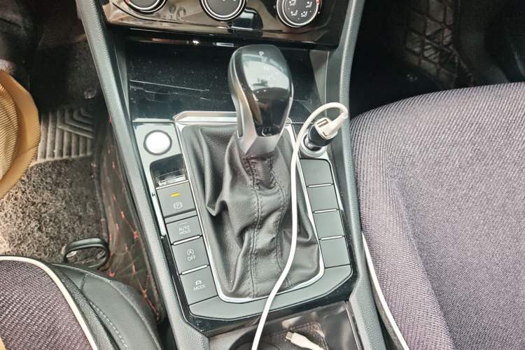Used Volkswagen Sagitar 2019 200TSI DSG Comfort Version China VI Standard Gear Lever