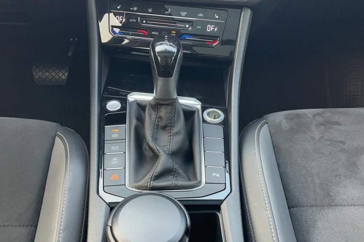 Used Volkswagen Sagitar 2019 280TSI DSG Luxury Version China VI Standard Gear Lever