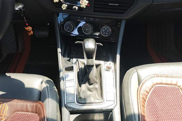 Used Volkswagen Sagitar 2019 200TSI DSG Comfort Version China VI Standard Gear Lever