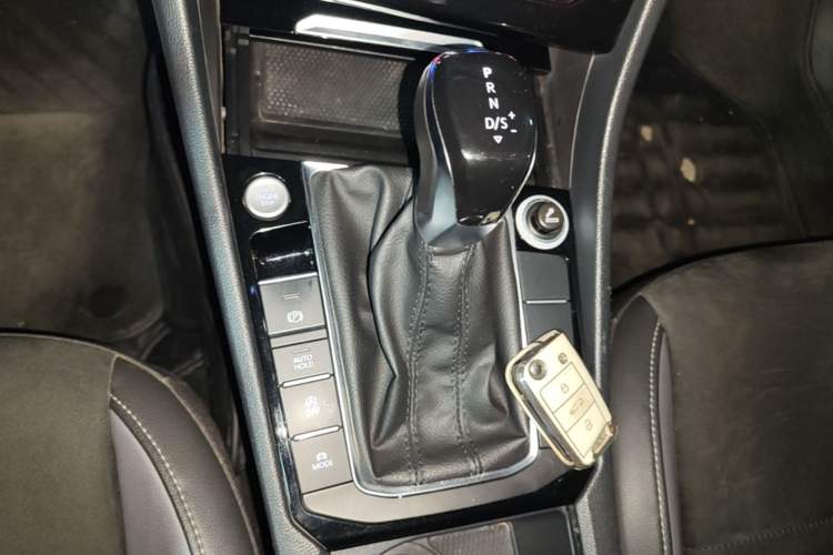 Used Volkswagen Sagitar 2019 280TSI DSG Luxury Version China VI Standard Gear Lever