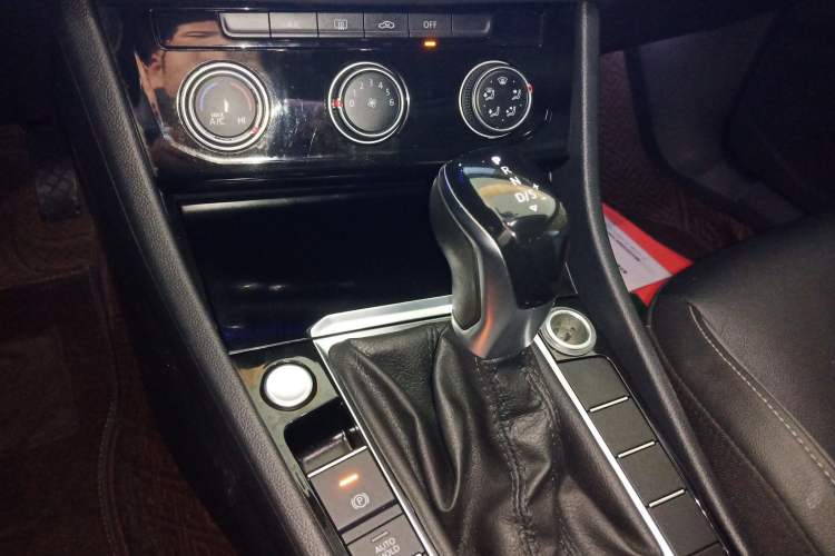 Used Volkswagen Sagitar 2019 280TSI DSG Comfort Version China VI Standard Gear Lever