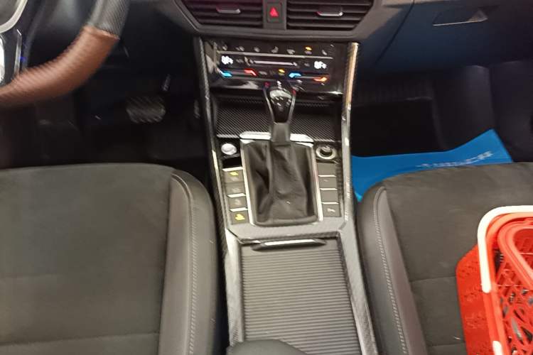 Used Volkswagen Sagitar 2019 280TSI DSG Luxury Version China VI Standard Gear Lever