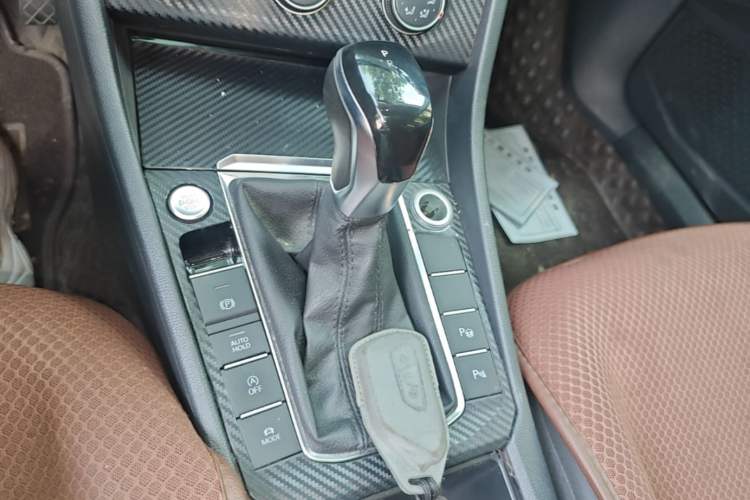 Used Volkswagen Sagitar 2019 200TSI DSG Comfort Version China VI Standard Gear Lever