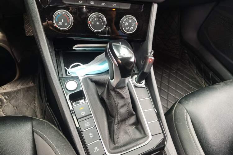 Used Volkswagen Sagitar 2019 200TSI DSG Comfort Version China VI Standard Gear Lever