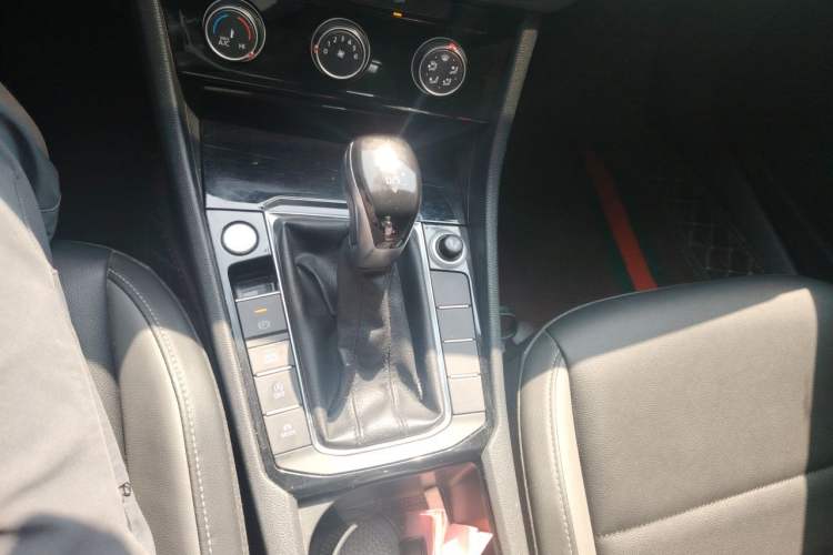 Used Volkswagen Sagitar 2019 200TSI DSG Comfort Version China VI Standard Gear Lever