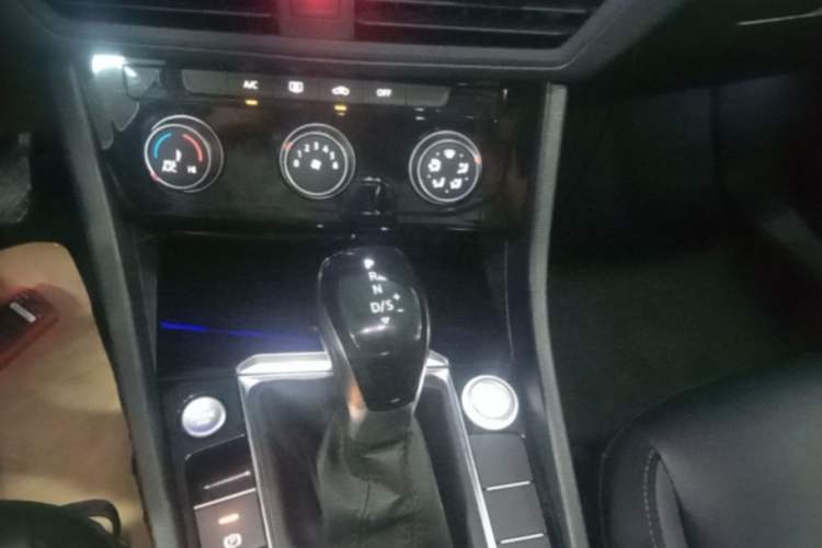 Used Volkswagen Sagitar 2019 280TSI DSG Comfort Version China VI Standard Gear Lever