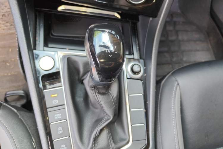 Used Volkswagen Sagitar 2019 200TSI DSG Comfort Version China VI Standard Gear Lever