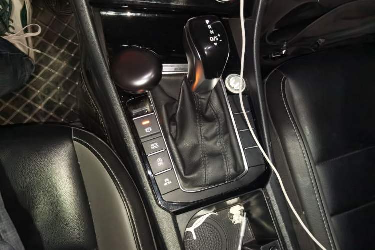 Used Volkswagen Sagitar 2019 280TSI DSG Comfort Version China VI Standard Gear Lever