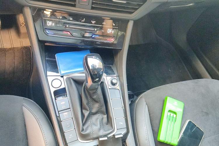Used Volkswagen Sagitar 2019 280TSI DSG Luxury Version China VI Standard Gear Lever