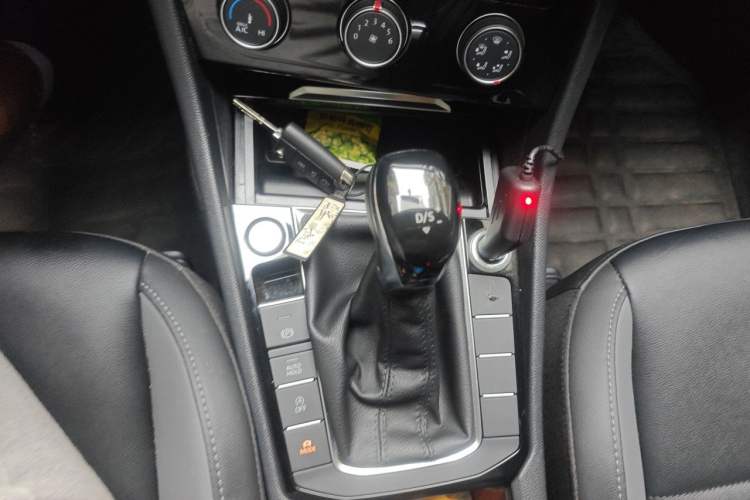 Used Volkswagen Sagitar 2019 200TSI DSG Comfort Version China VI Standard Gear Lever