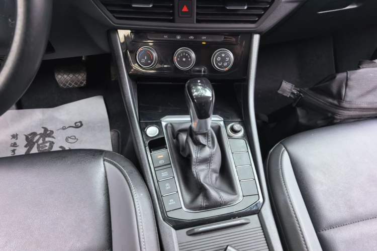 Used Volkswagen Sagitar 2019 200TSI DSG Comfort Version China VI Standard Gear Lever
