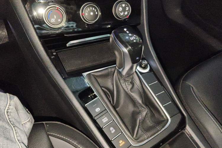 Used Volkswagen Sagitar 2019 280TSI DSG Comfort Version China VI Standard Gear Lever