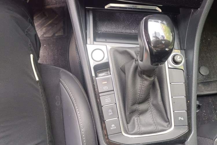 Used Volkswagen Sagitar 2019 280TSI DSG Luxury Version China VI Standard Gear Lever