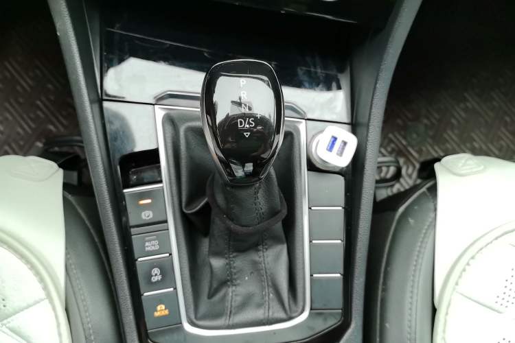 Used Volkswagen Sagitar 2019 200TSI DSG Comfort Version China VI Standard Gear Lever